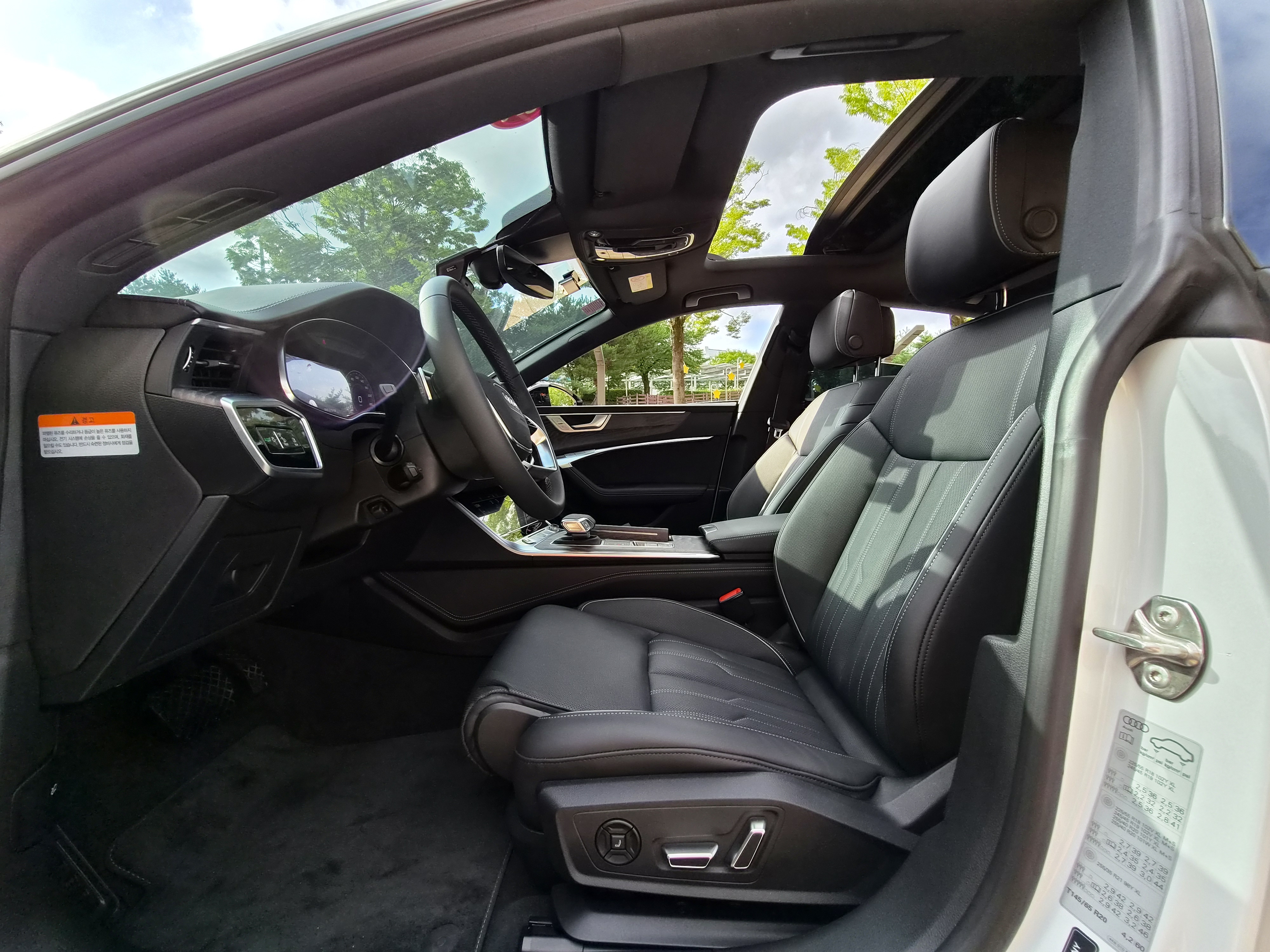 아우디 A7 (4K) 55 TFSI 26